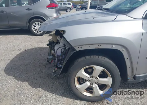 2018 Jeep Compass Latitude 4X4 from USA, damaged, VIN 3C4NJDBB2JT114224